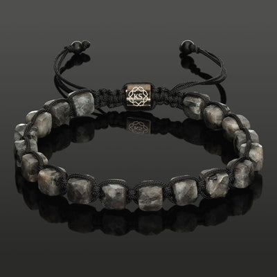 Makramee-Armband mit facettierten Würfeln aus Larvikit in 6mm