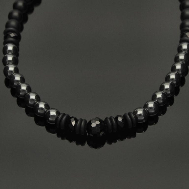 Makramee-Halskette mit facettiertem Spinell, Hämatit &amp; Onyx in 6mm