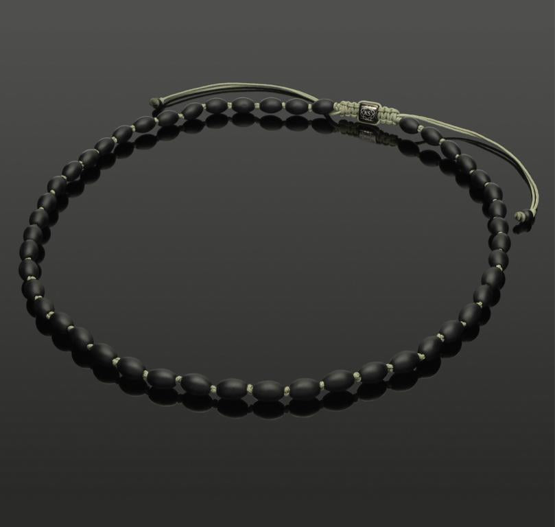 Makramee-Halskette mit Onyx und Khaki-Perlseide in 9*6mm