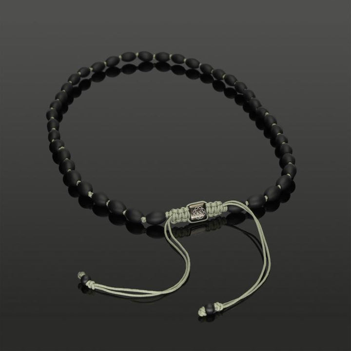 Makramee-Halskette mit Onyx und Khaki-Perlseide in 9*6mm