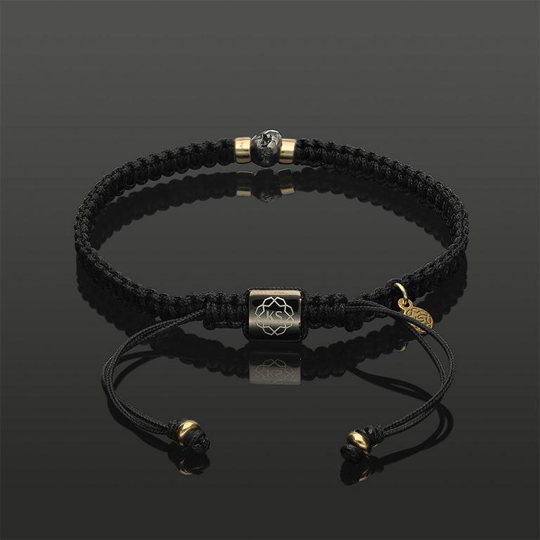 SkyLight Makramee-Armband mit schwarzem Rohdiamant, 585 Gelbgold &amp; Perlseide-Knoten in 4mm
