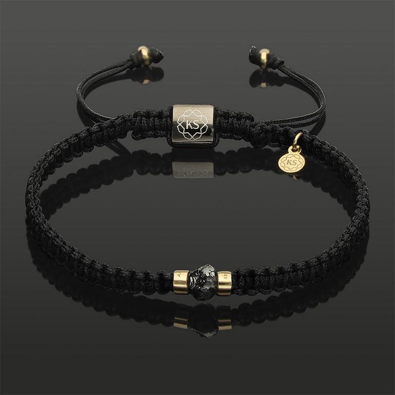 SkyLight Makramee-Armband mit schwarzem Rohdiamant, 585 Gelbgold & Perlseide-Knoten in 4mm