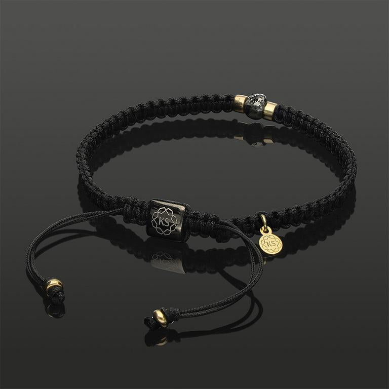 SkyLight Makramee-Armband mit schwarzem Rohdiamant, 585 Gelbgold & Perlseide-Knoten in 4mm
