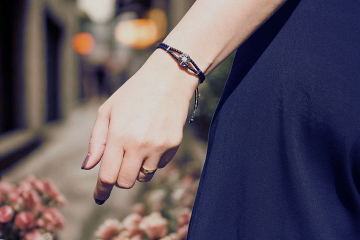 Edelstein Makramee-Armband mit 20 weißen &amp; schwarzen Diamanten in 585 Weißgold mit geflochtenem Leder