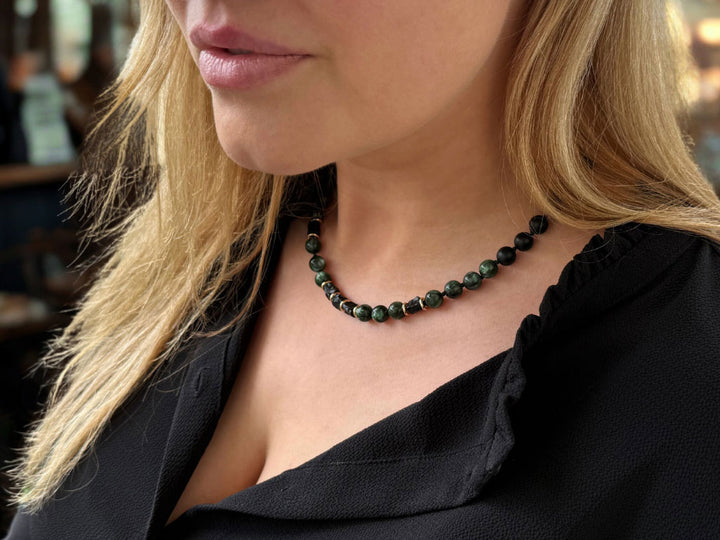 Halskette mit SkyRock aus Onyx, Serafinit &amp; 585 Gelbgold in 8mm