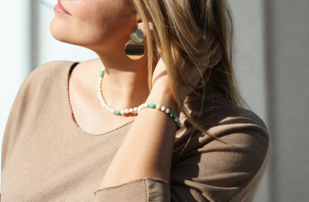 Armband mit weißer Jade, Türkis und 585 Gelbgold in 6mm
