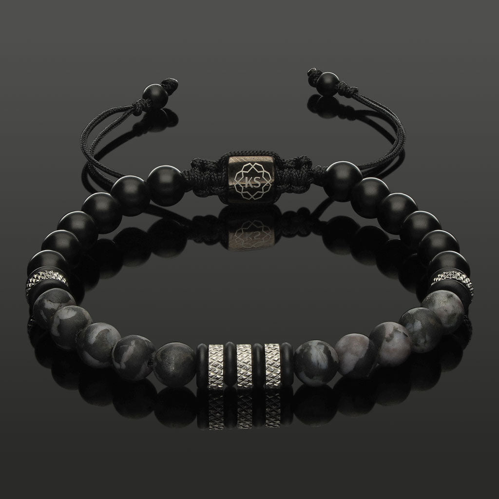 Makramee-Armband aus Indigo Gabbro, Onyx & Diamond-Cut Rondellen aus Edelstahl
