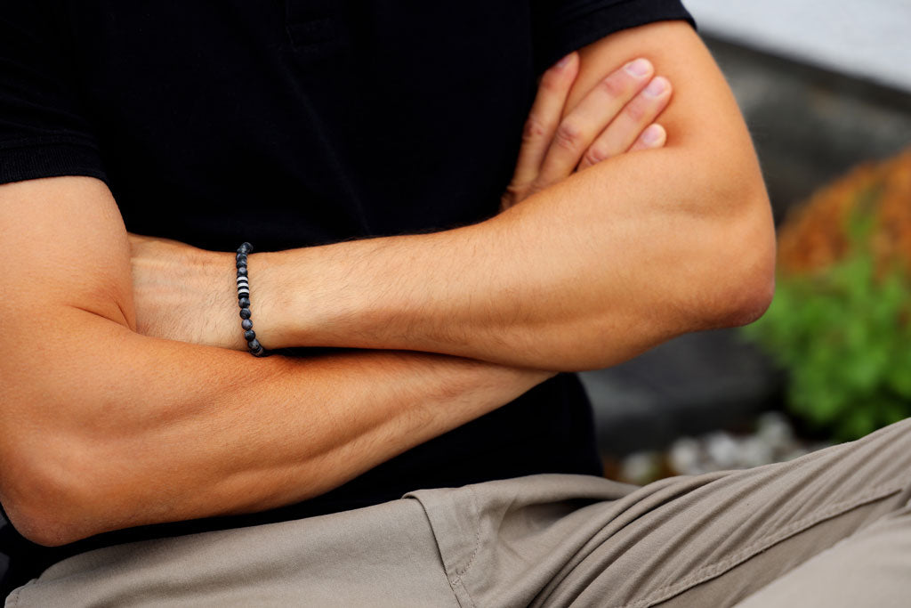 Makramee-Armband aus Indigo Gabbro, Onyx & Diamond-Cut Rondellen aus Edelstahl