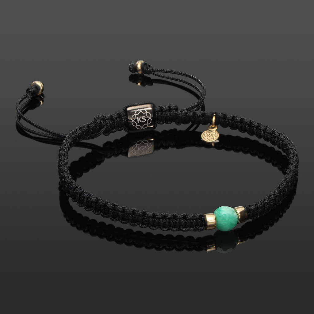 SkyLight Makramee-Armband mit facettiertem Smaragd in 6mm, 585 Gelbgold & Perlseide-Knoten in 4mm