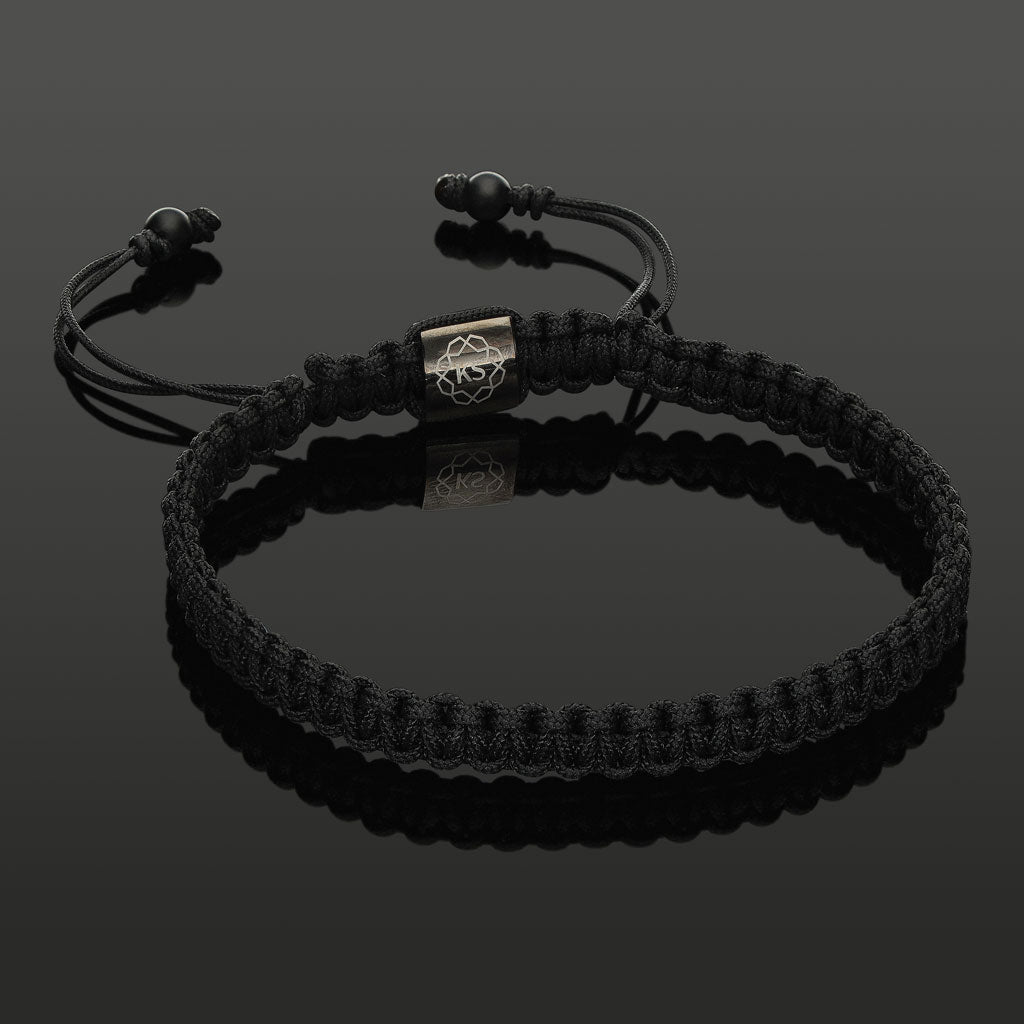 Makramee-Armband mit Onyx &amp; Perlseide-Knoten