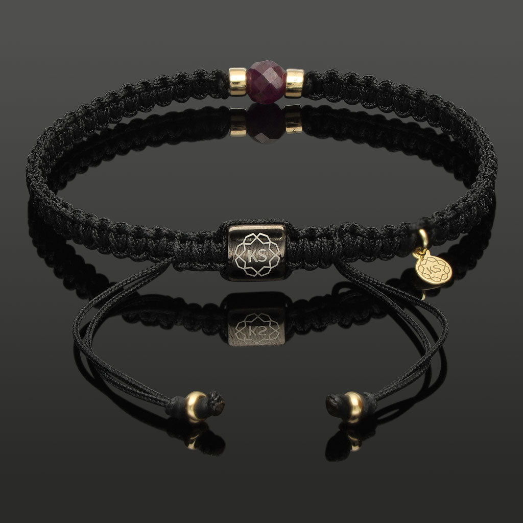 SkyLight Makramee-Armband mit violettem Rubin in 6mm, 585 Gelbgold & Perlseide-Knoten in 4mm