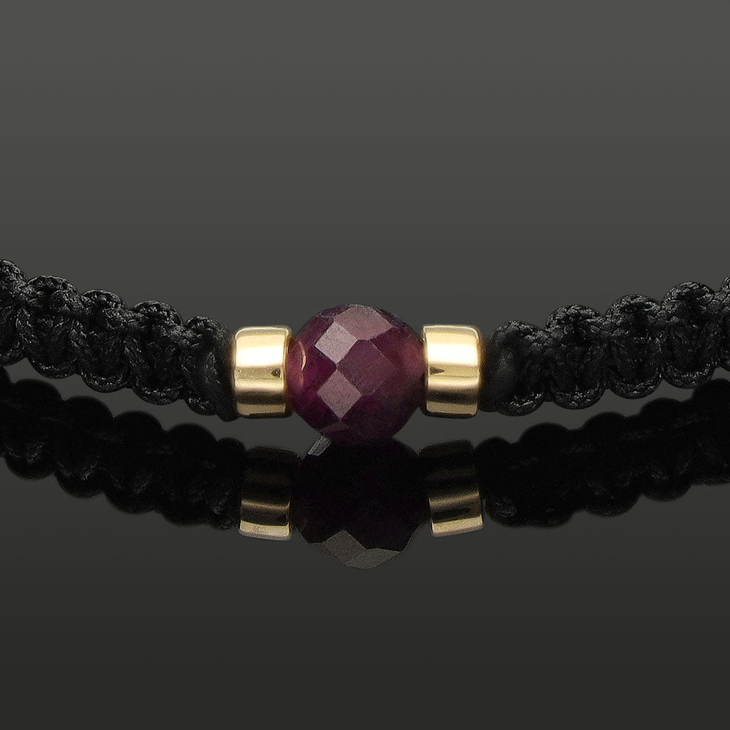 SkyLight Makramee-Armband mit violettem Rubin in 6mm, 585 Gelbgold & Perlseide-Knoten in 4mm