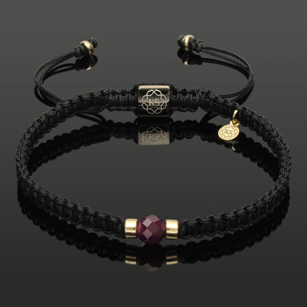 SkyLight Makramee-Armband mit violettem Rubin in 6mm, 585 Gelbgold & Perlseide-Knoten in 4mm
