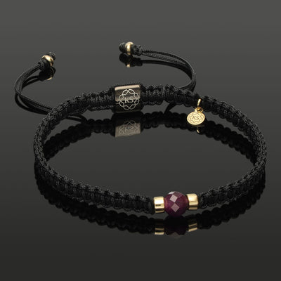SkyLight Makramee-Armband mit violettem Rubin in 6mm, 585 Gelbgold & Perlseide-Knoten in 4mm