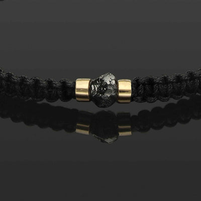 SkyLight Makramee-Armband mit schwarzem Rohdiamant, 585 Gelbgold & Perlseide-Knoten in 4mm