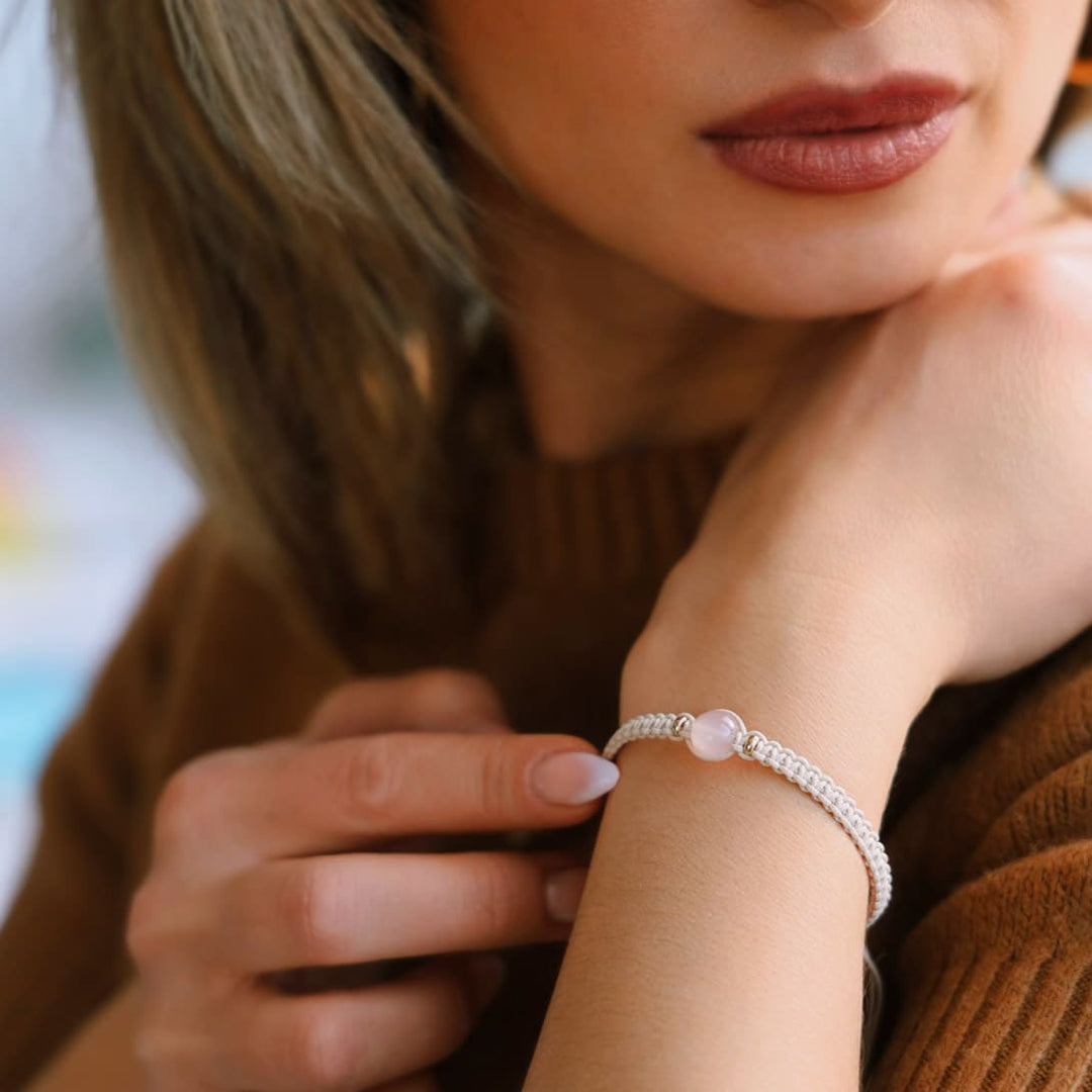 Damen SkyLight Makramee-Armband mit Rosenquarz in 8mm, Rondellen aus 585 Gelbgold &amp; Perlseide-Knoten in 4mm