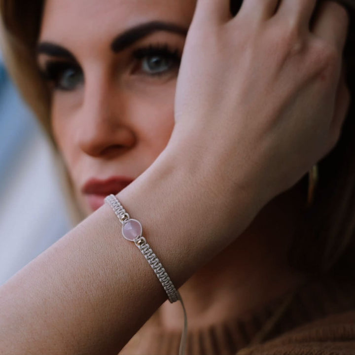 Damen SkyLight Makramee-Armband mit Rosenquarz in 8mm, Rondellen aus 585 Gelbgold &amp; Perlseide-Knoten in 4mm