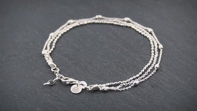 Damen Fußkette aus 925 Silber mit 3 Ketten & ovalen Perlen