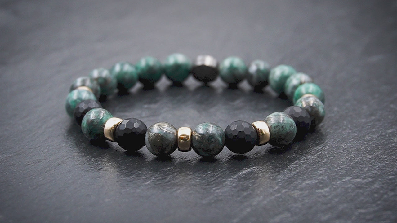 Herren Perlenarmband mit Pyrit in grüner Jade, 375 Gold & Onyx in 8mm