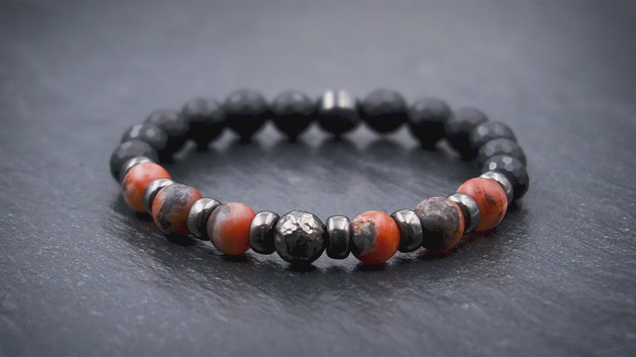 Herren Perlenarmband mit rotem Drachen-Achat, matt facettiertem Onyx & schwarz rhodiniertem 925 Silber in 8mm