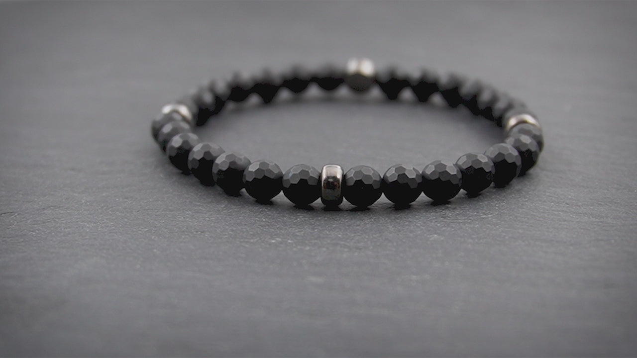 Herren Perlenarmband aus matt facettiertem Onyx & schwarz rhodiniertem 925 Silber in 6mm