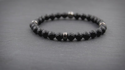 Herren Perlenarmband aus matt facettiertem Onyx & schwarz rhodiniertem 925 Silber in 6mm