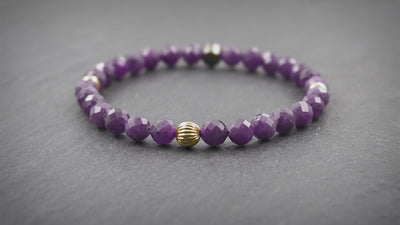 Damen Edelstein Perlenarmband aus facettiertem violettem Rubin & 9 Karat Gold in 6mm