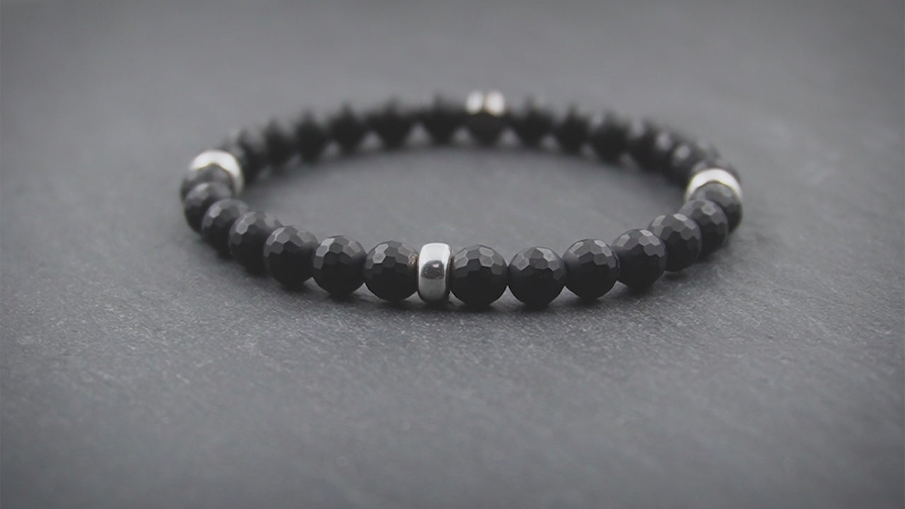 Herren Perlenarmband aus matt facettiertem Onyx & 925 Silber in 6mm